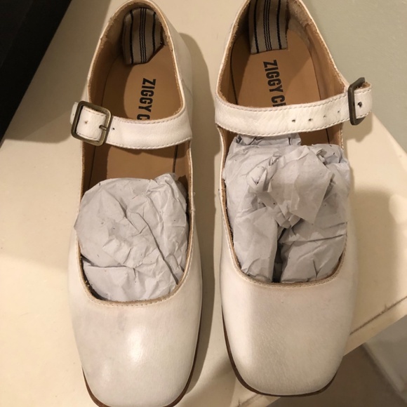 Ziggy Chen Bufalo Wet White Mary Jane Flat Shoes Size 36 BRAND NEW IN BOX